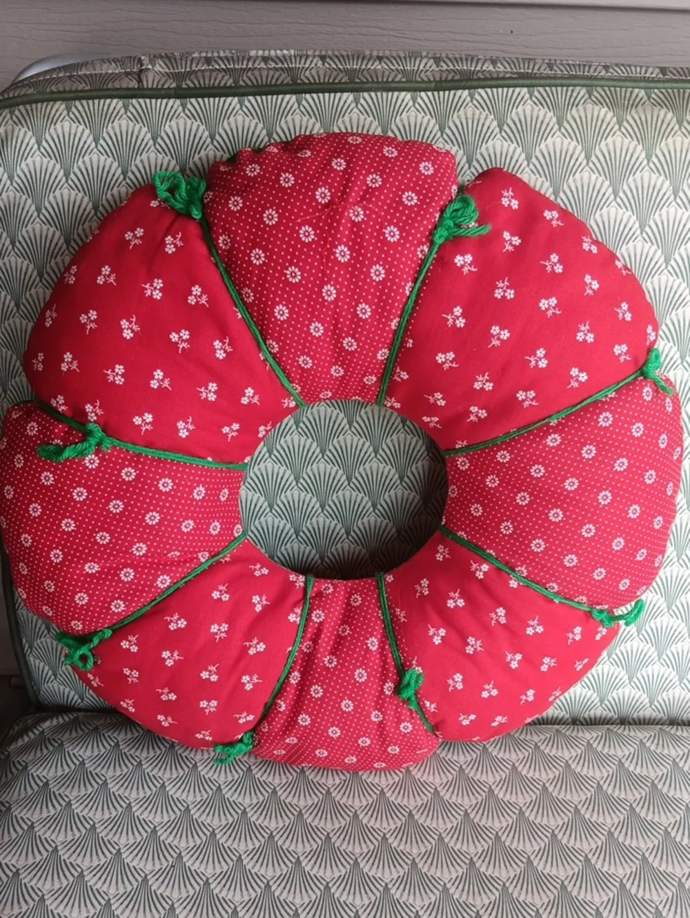 Vintage Handmade Country Christmas Patchwork Fabric Wreath. 18
